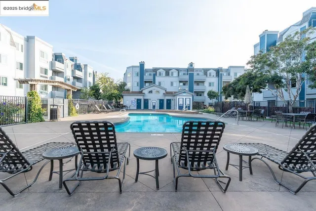 $525,000 | 6400 Christie Avenue, Unit 3213, Emeryville, CA 94608