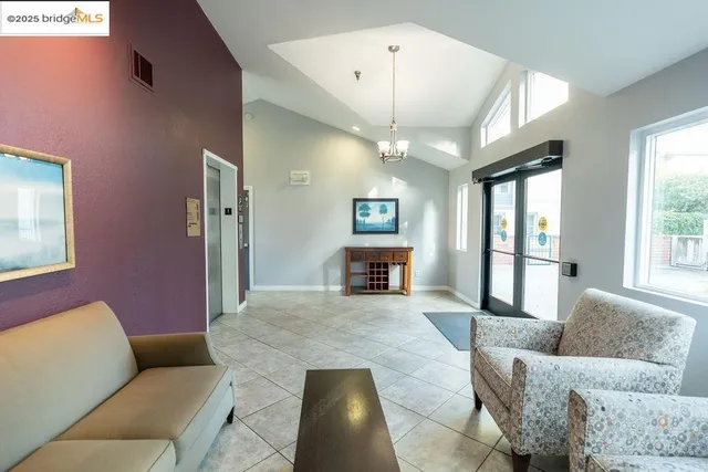 $525,000 | 6400 Christie Avenue, Unit 3213, Emeryville, CA 94608