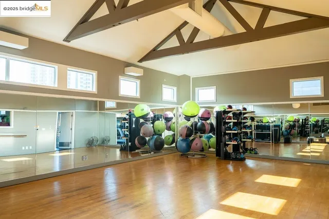 $525,000 | 6400 Christie Avenue, Unit 3213, Emeryville, CA 94608