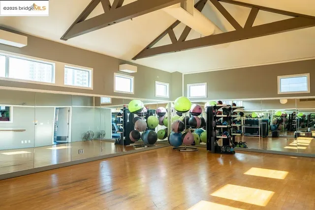 $525,000 | 6400 Christie Avenue, Unit 3213, Emeryville, CA 94608