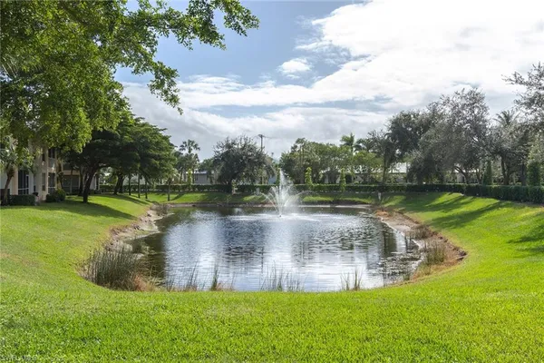 a water fountain in the middle of a park