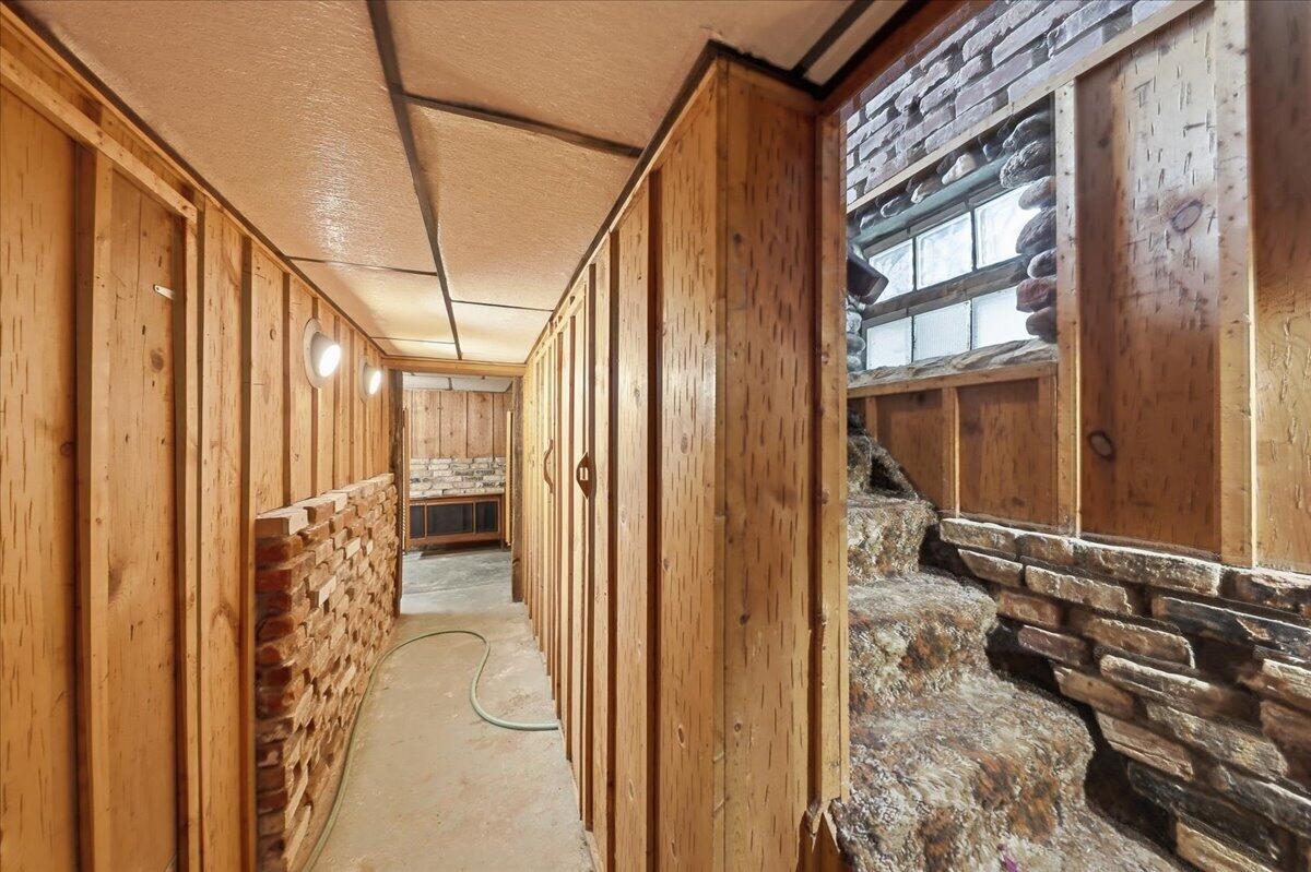 2955 Mechanicsburg Road Springfield, OH 45503 - Photo 23 of 55 45-Hallway