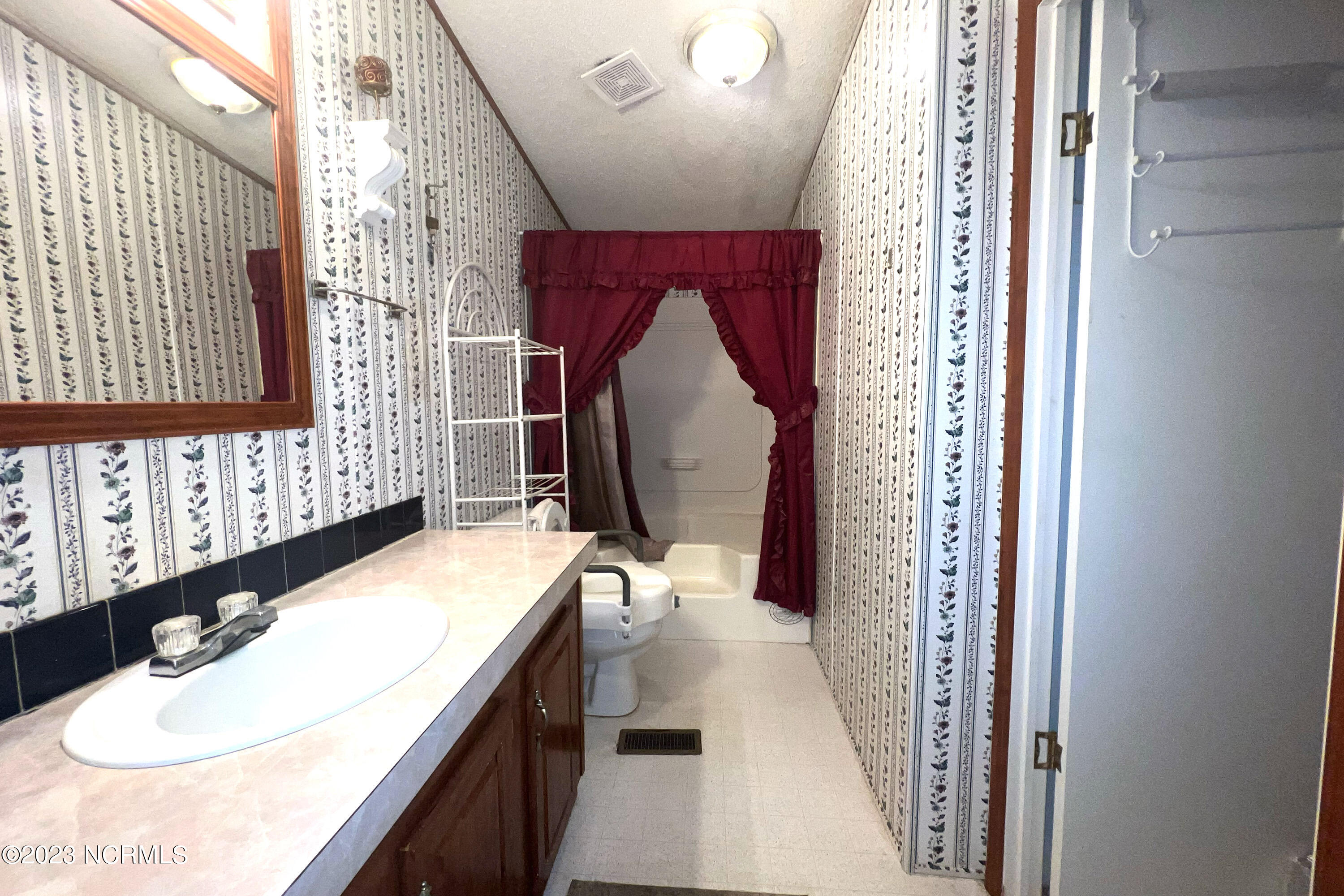 592 Fillmore Road Tarboro, NC 27886 - Photo 11 of 16 F13E3F03-E554-4C2D-A35C-5534FEB8DDBC