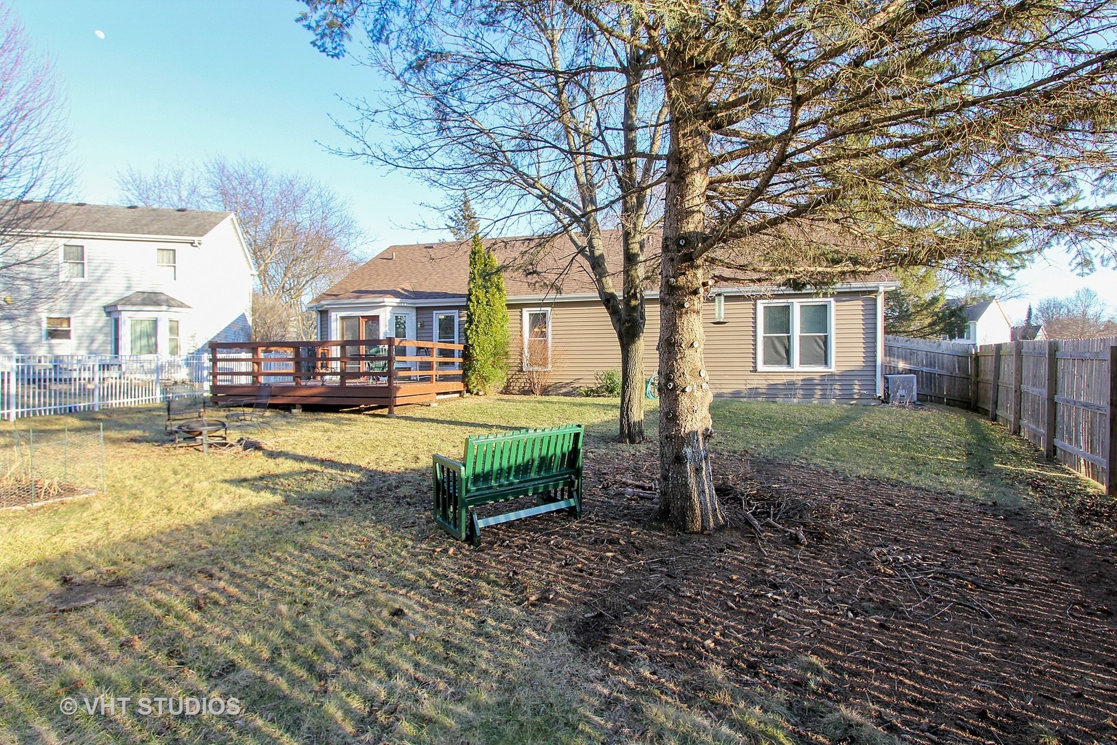 232 Foxmoor Road Fox River Grove, IL 60021 - Photo 10 of 10 a house view with sitting space and garden space