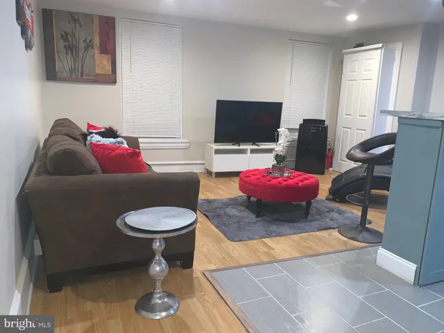 $1,500 | 226 Roxborough Avenue, Unit 2, Philadelphia, PA 19128