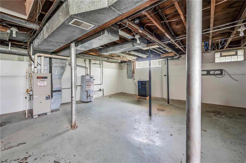 1034 Myrtle Place Sharon, PA 16146 - Photo 19 of 31 a view of empty room