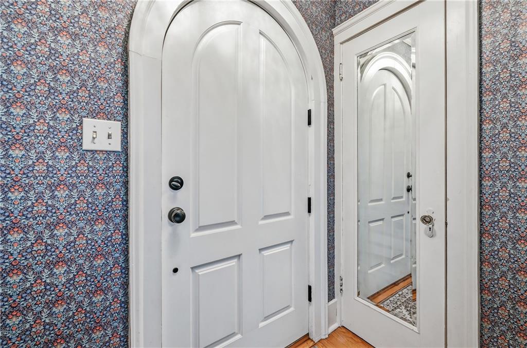 1034 Myrtle Place Sharon, PA 16146 - Photo 4 of 31