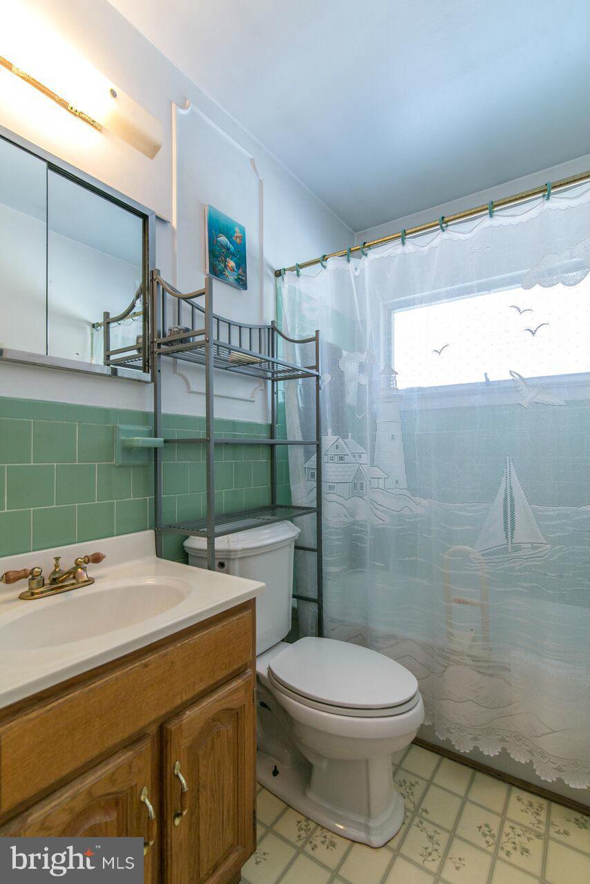8111 Russell Road Alexandria, VA 22309 - Photo 13 of 18 Bath