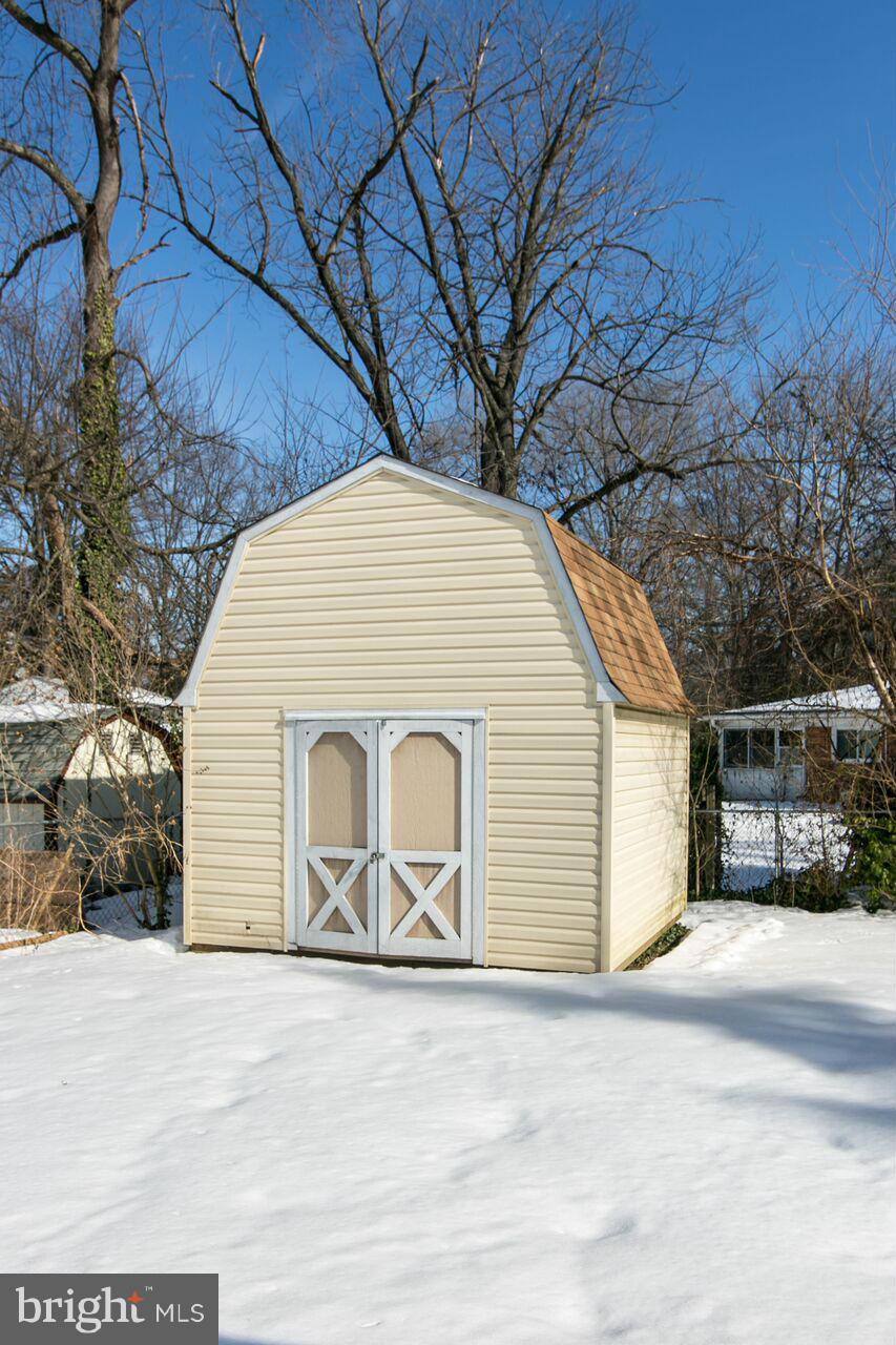 8111 Russell Road Alexandria, VA 22309 - Photo 15 of 18 Exterior (Rear)