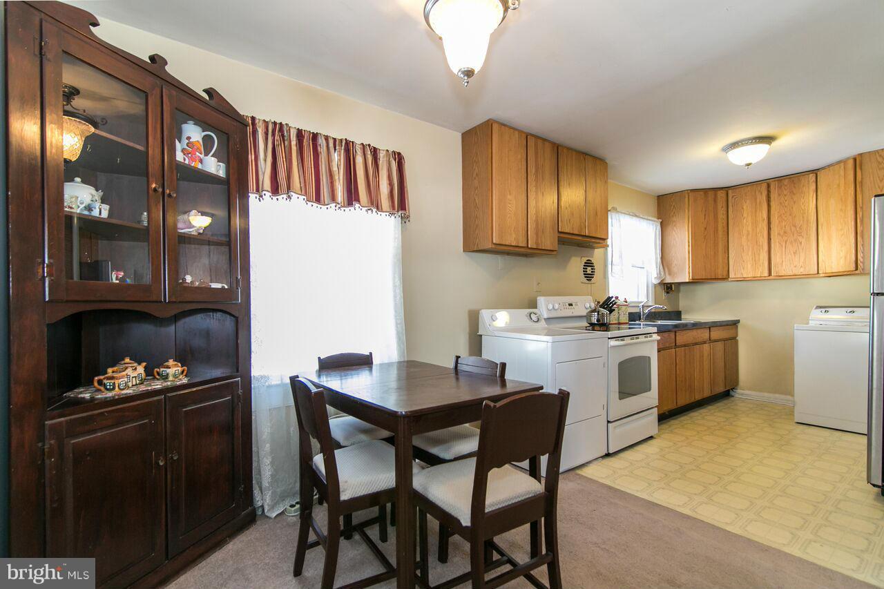 8111 Russell Road Alexandria, VA 22309 - Photo 6 of 18 Dining Room