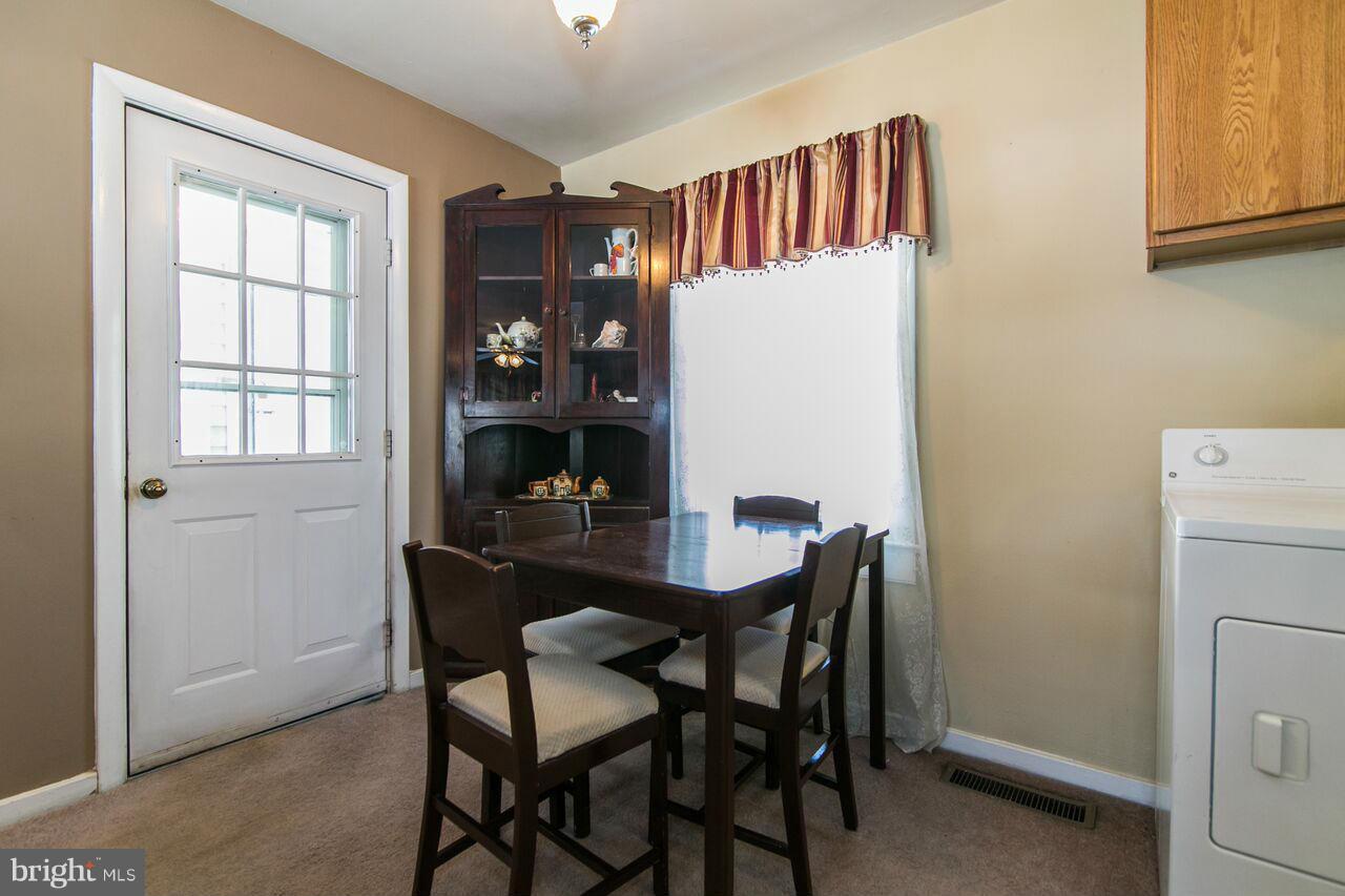 8111 Russell Road Alexandria, VA 22309 - Photo 7 of 18 Dining Room