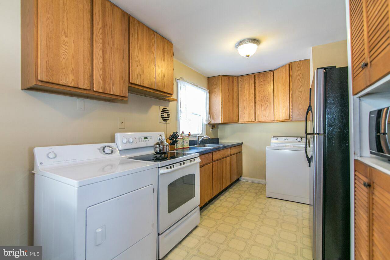 8111 Russell Road Alexandria, VA 22309 - Photo 8 of 18 Kitchen