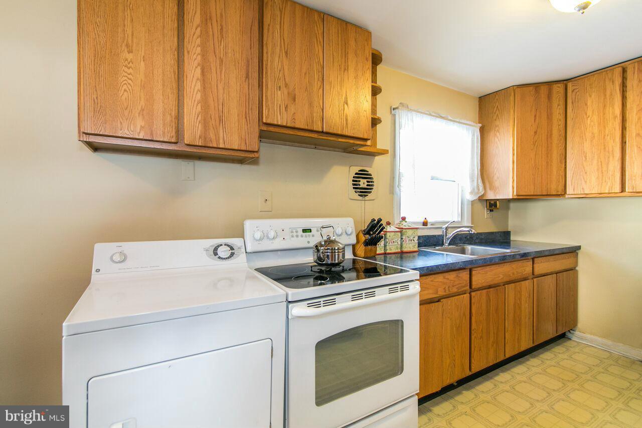 8111 Russell Road Alexandria, VA 22309 - Photo 9 of 18 Kitchen