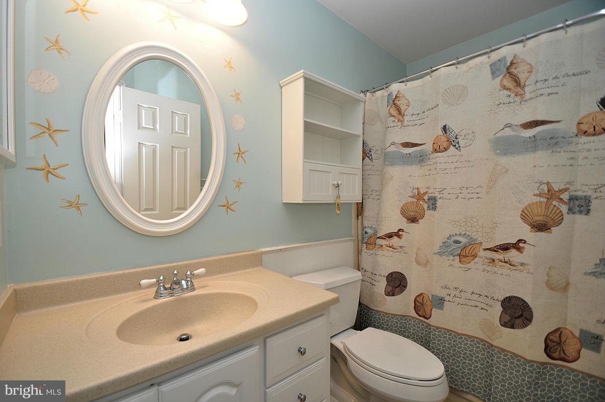 4699 Columbia Road Ellicott City, MD 21042 - Photo 11 of 16 Upstairs Hall Bath
