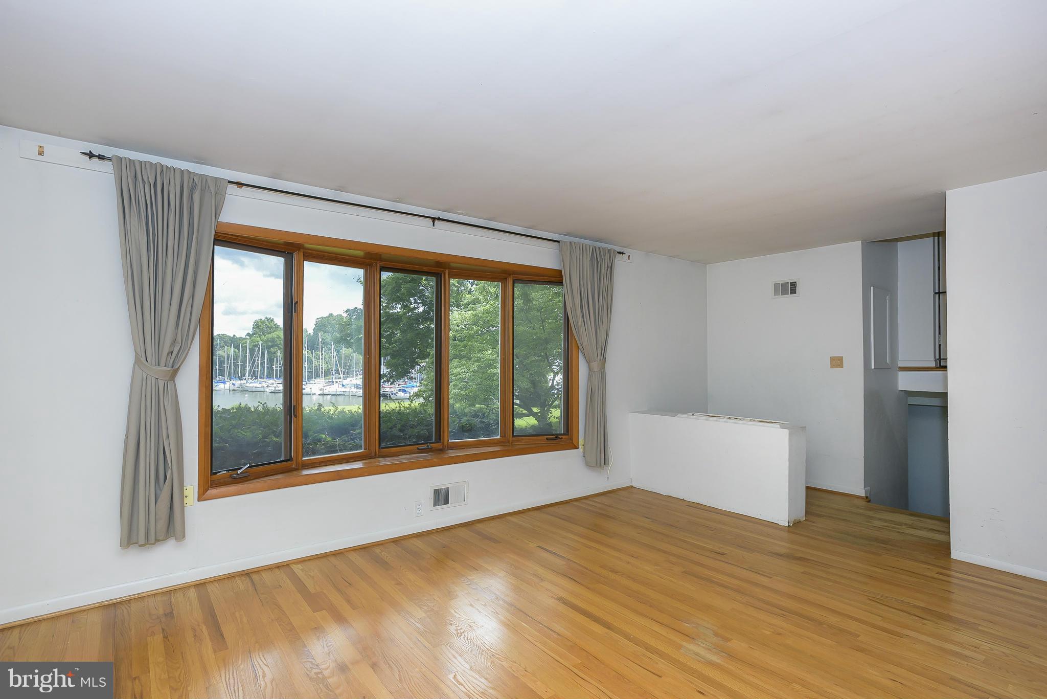 Living Room has hardwood.