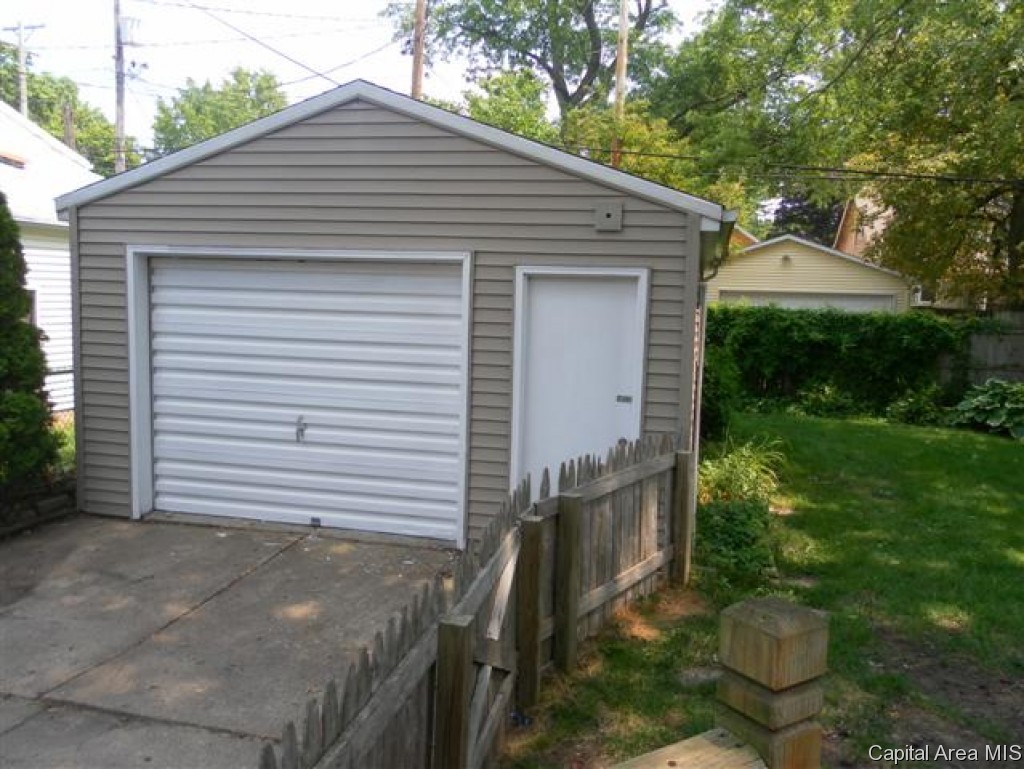1704 South Pasfield Street Springfield, IL 62704 - Photo 3 of 17