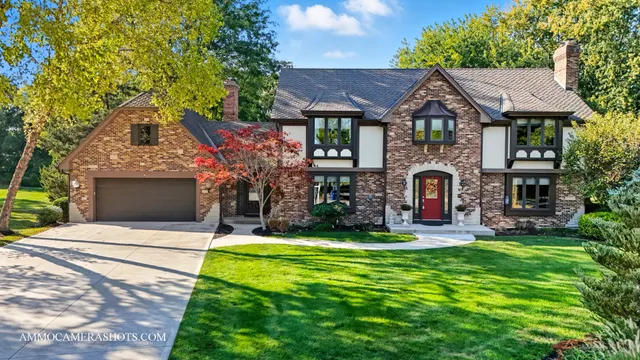 $725,000 | 12 Highgate Court, St. Charles, IL 60174