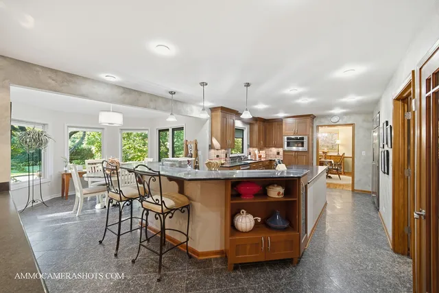 $725,000 | 12 Highgate Court, St. Charles, IL 60174