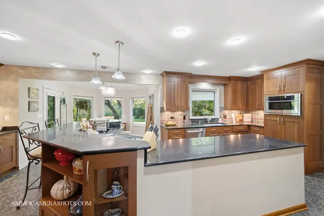 $725,000 | 12 Highgate Court, St. Charles, IL 60174