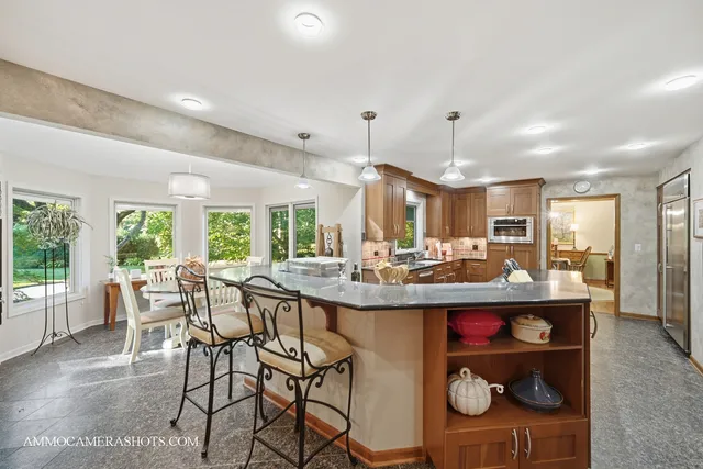 $725,000 | 12 Highgate Court, St. Charles, IL 60174