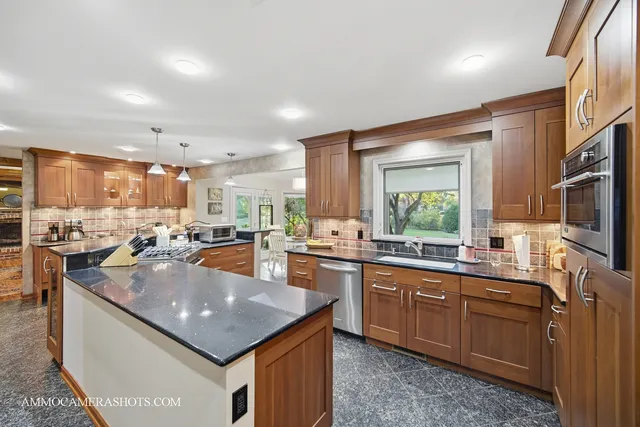 $725,000 | 12 Highgate Court, St. Charles, IL 60174