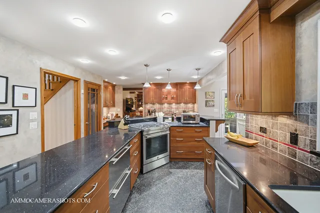 $725,000 | 12 Highgate Court, St. Charles, IL 60174