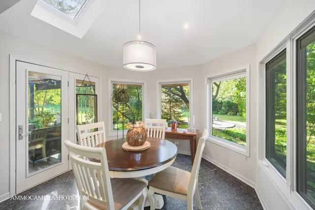 $725,000 | 12 Highgate Court, St. Charles, IL 60174