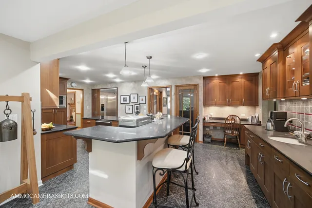 $725,000 | 12 Highgate Court, St. Charles, IL 60174