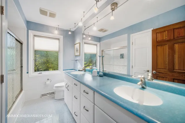 $725,000 | 12 Highgate Court, St. Charles, IL 60174