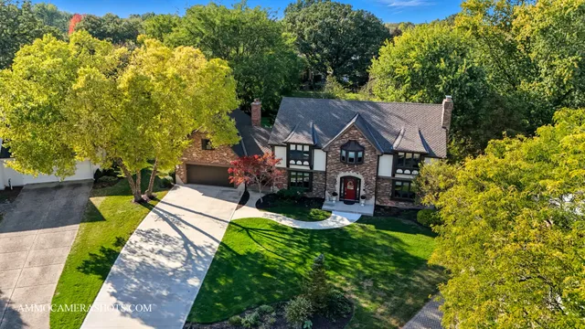 $725,000 | 12 Highgate Court, St. Charles, IL 60174