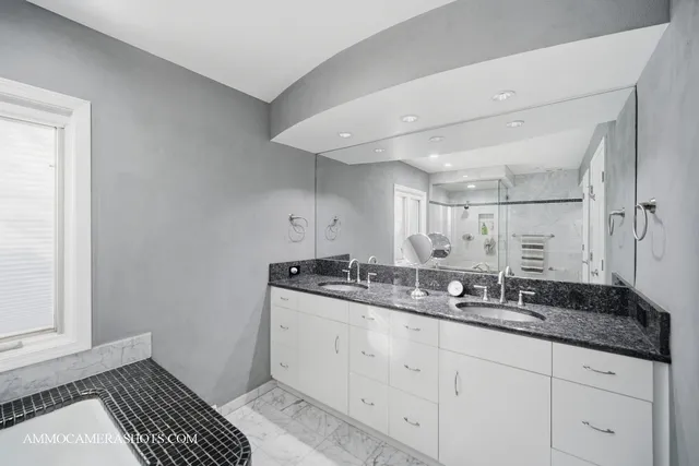 $725,000 | 12 Highgate Court, St. Charles, IL 60174