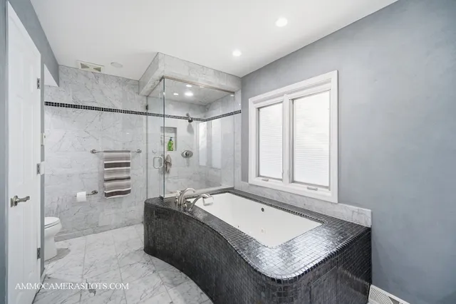 $725,000 | 12 Highgate Court, St. Charles, IL 60174