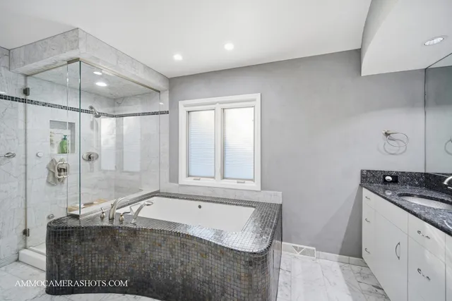 $725,000 | 12 Highgate Court, St. Charles, IL 60174