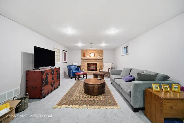 $715,000 | 12 Highgate Court, St. Charles, IL 60174