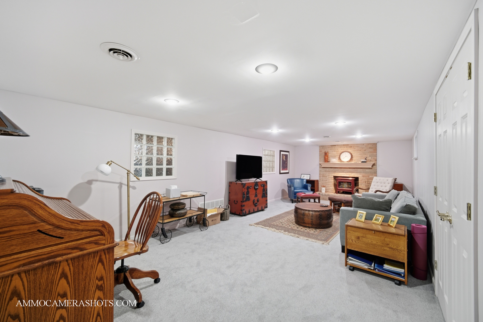 12 Highgate Court St. Charles, IL 60174 - Photo 38 of 60 a living room with furniture a window and gym equipment