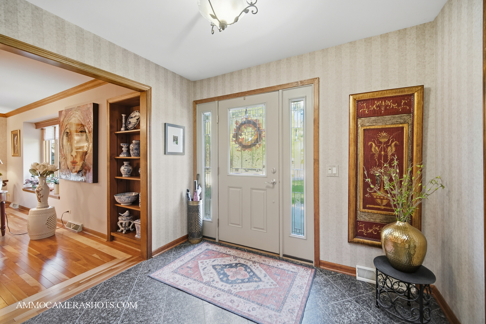 12 Highgate Court St. Charles, IL 60174 - Photo 5 of 60 a living room with furniture and wooden floor