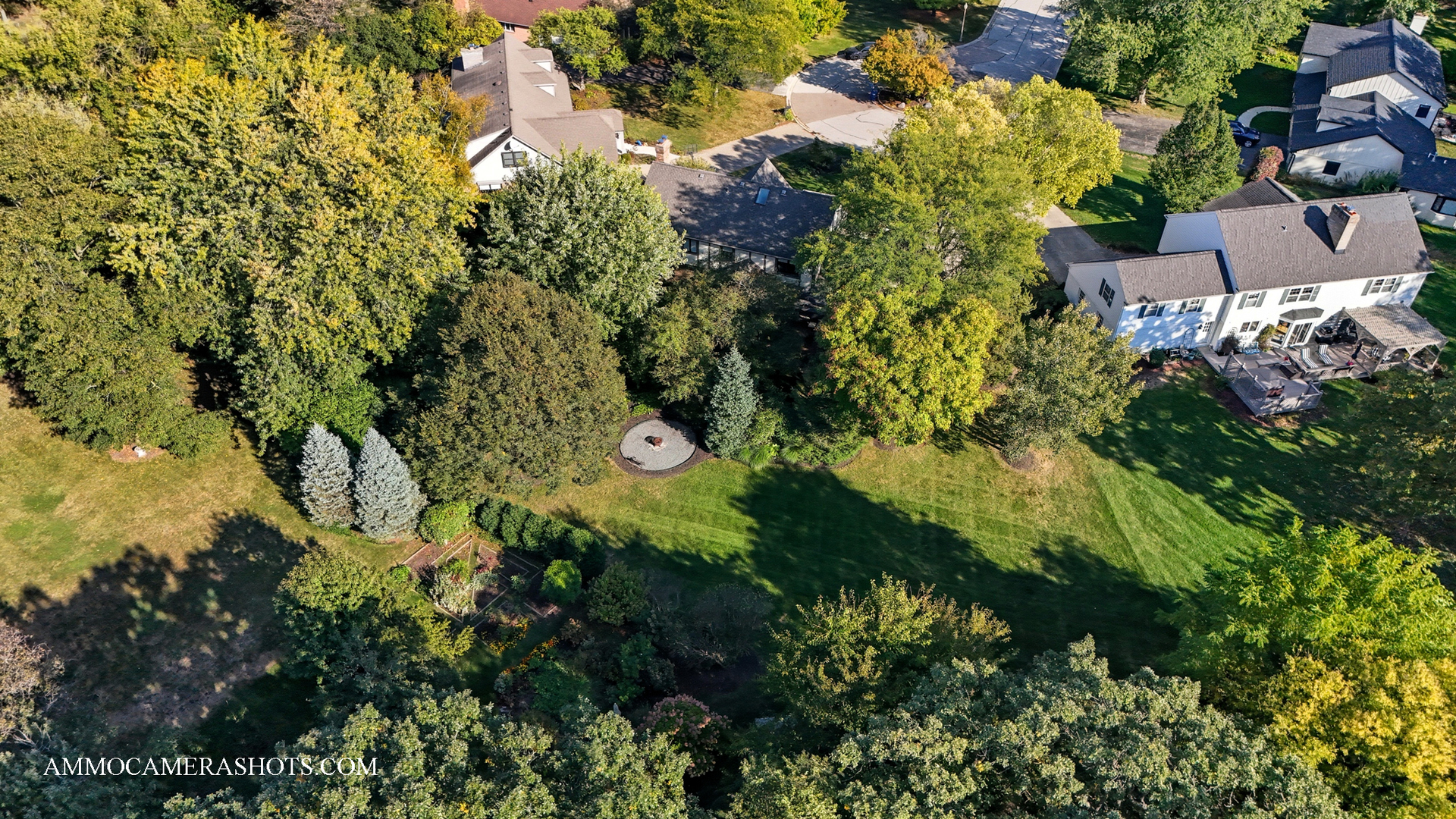 12 Highgate Court St. Charles, IL 60174 - Photo 57 of 60 a view of a garden with plants