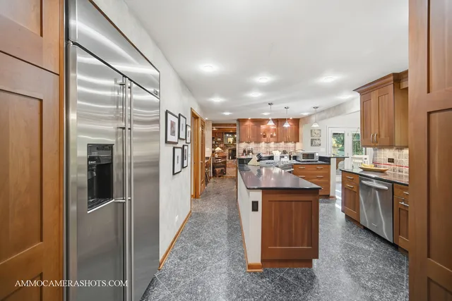 $725,000 | 12 Highgate Court, St. Charles, IL 60174