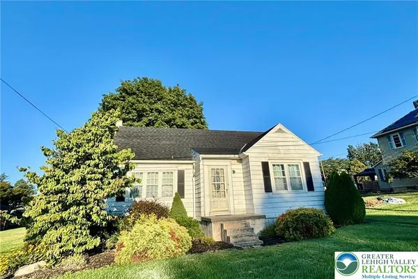 $2,350 | 23 Schoeneck Avenue, Nazareth, PA 18064