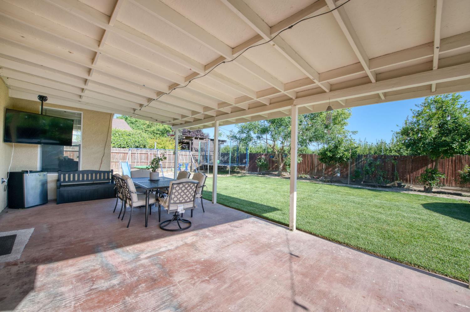 297 West Lilac Avenue Reedley, CA 93654 - Photo 40 of 63
