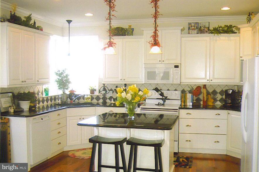 328 Bloomfield Drive Lititz, PA 17543 - Photo 6 of 12 Gallery Image 6