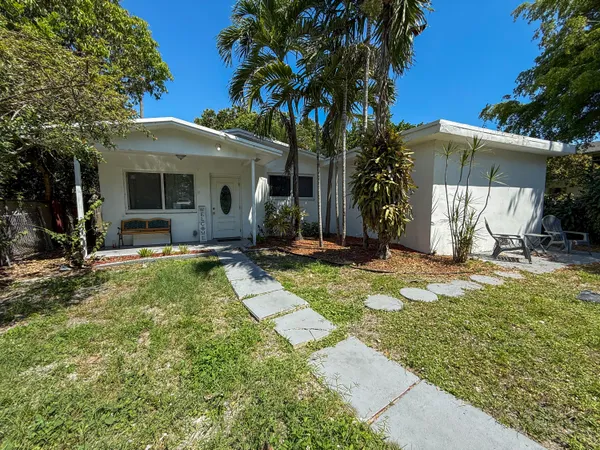 $3,290 | 2823 Polk Street, Hollywood, FL 33020