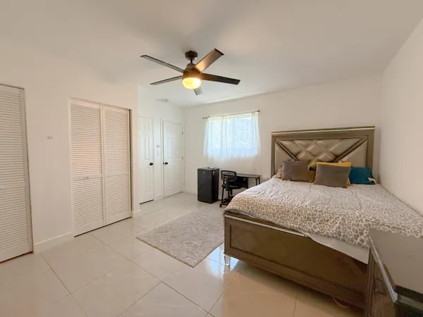 $3,290 | 2823 Polk Street, Hollywood, FL 33020