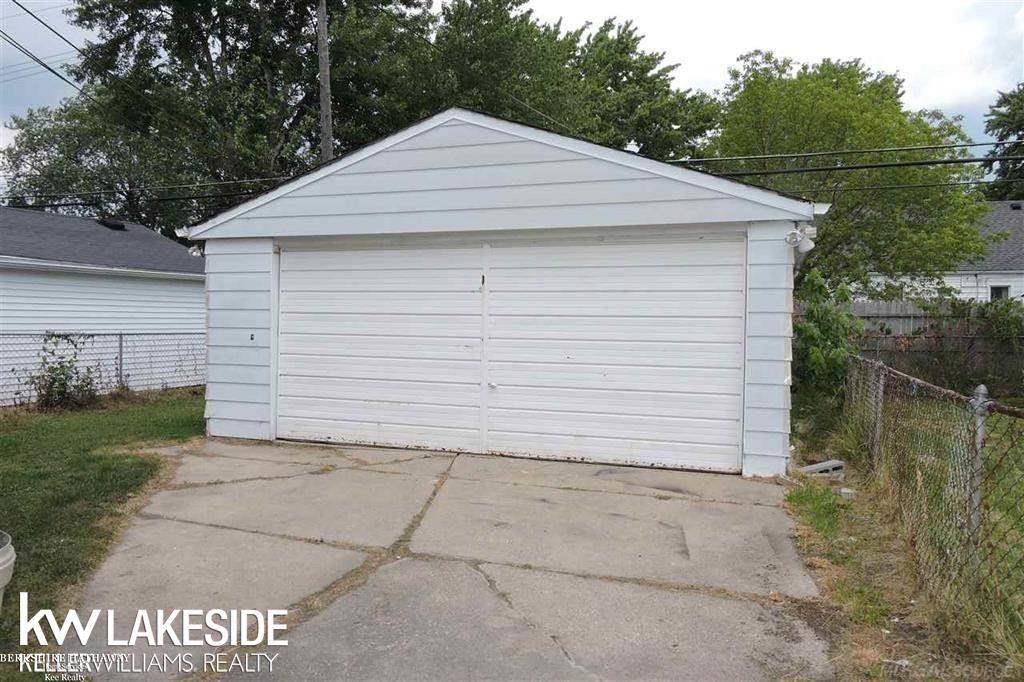 21809 Rosedale Street St. Clair Shores, MI 48080 - Photo 3 of 17