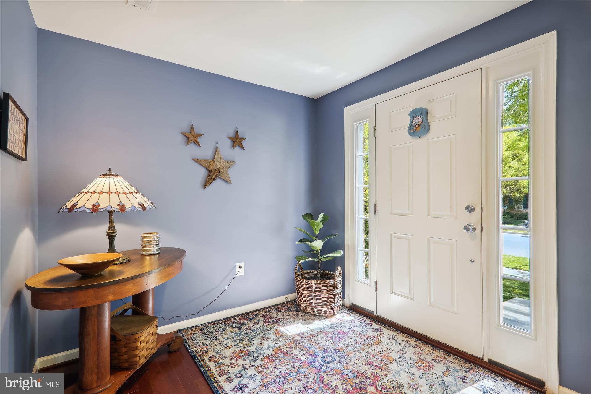 1609 Poplar Run Drive Silver Spring, MD 20906 - Photo 6 of 71 a very nice looking room with a bench