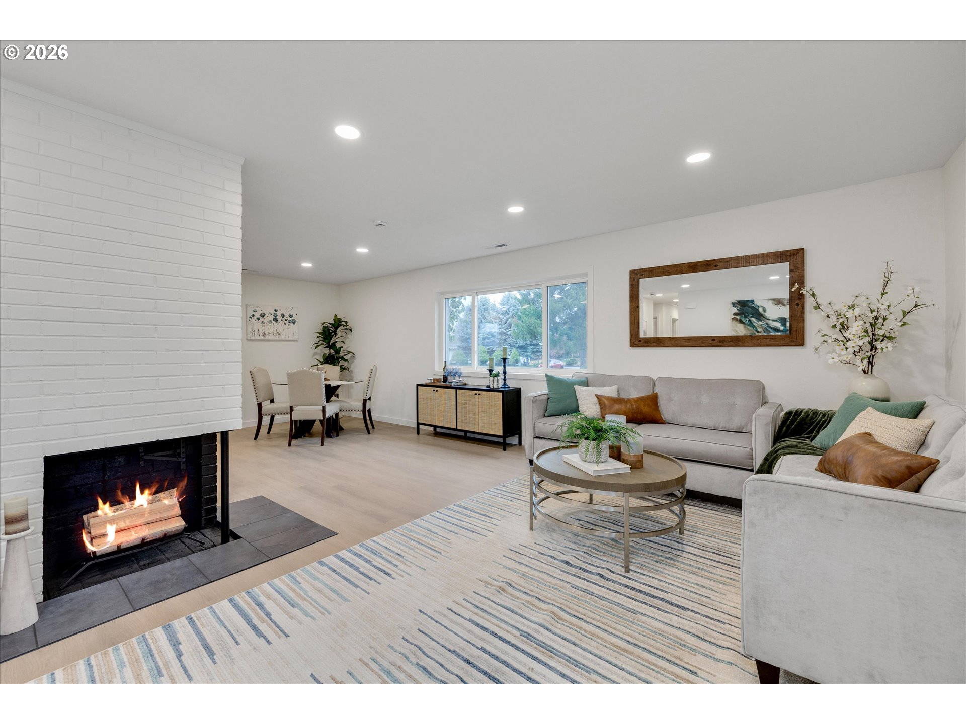 18124 Southeast Stephens Street Portland, OR 97233 - Photo 3 of 23 Living Room/Dining Room
