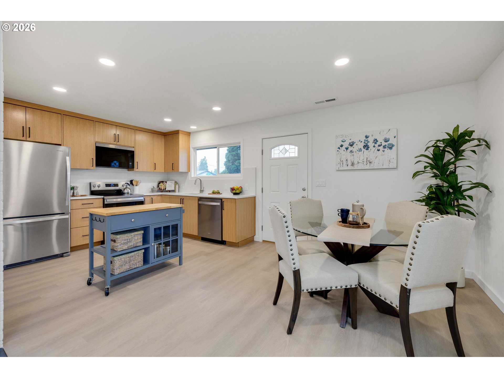 18124 Southeast Stephens Street Portland, OR 97233 - Photo 7 of 23 Kitchen/Dining Room