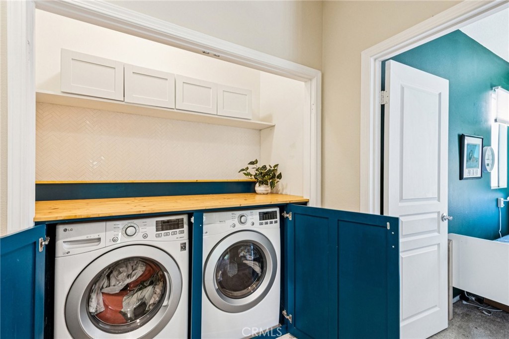 27436 Riverside Lane Valencia, CA 91354 - Photo 22 of 31 Laundry Area upstairs