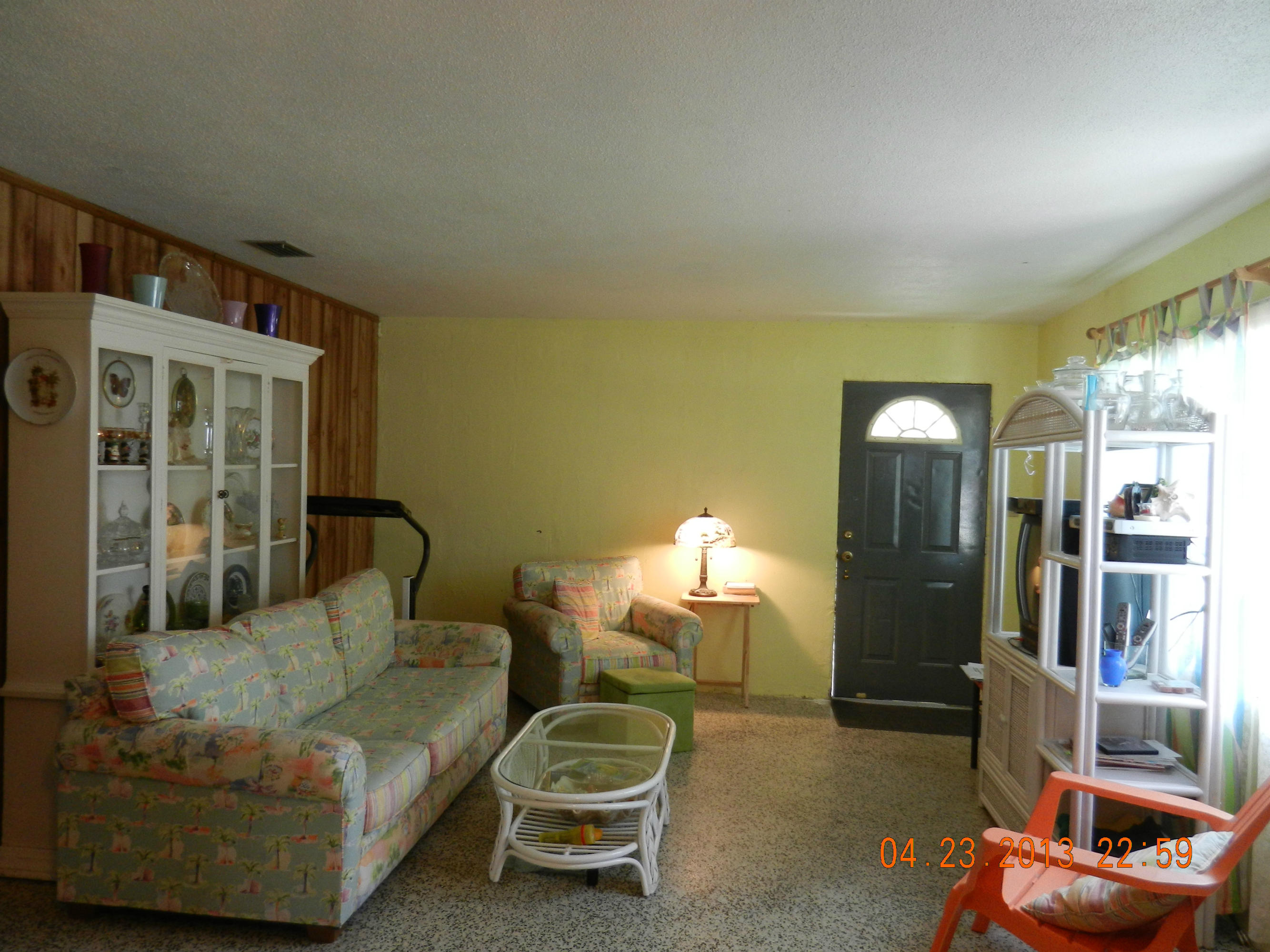 16 North End Road Key Largo, FL 33037 - Photo 4 of 13 Living room 2
