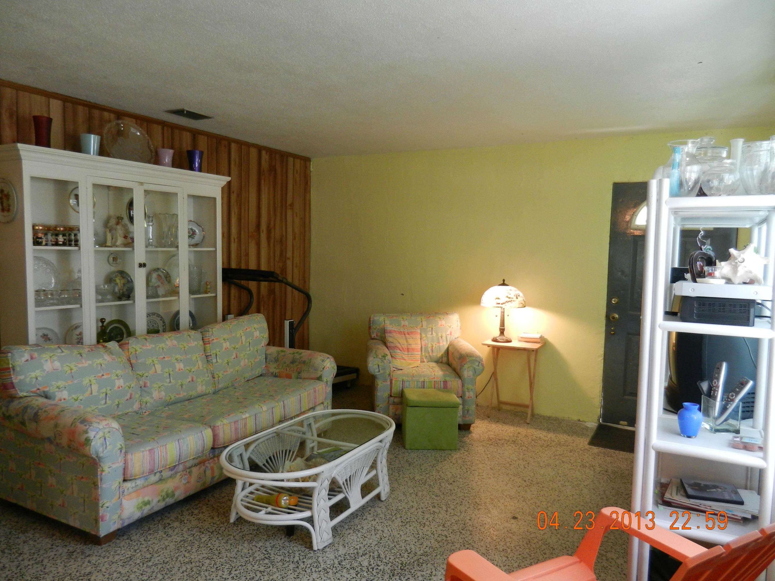 16 North End Road Key Largo, FL 33037 - Photo 6 of 13 Living room